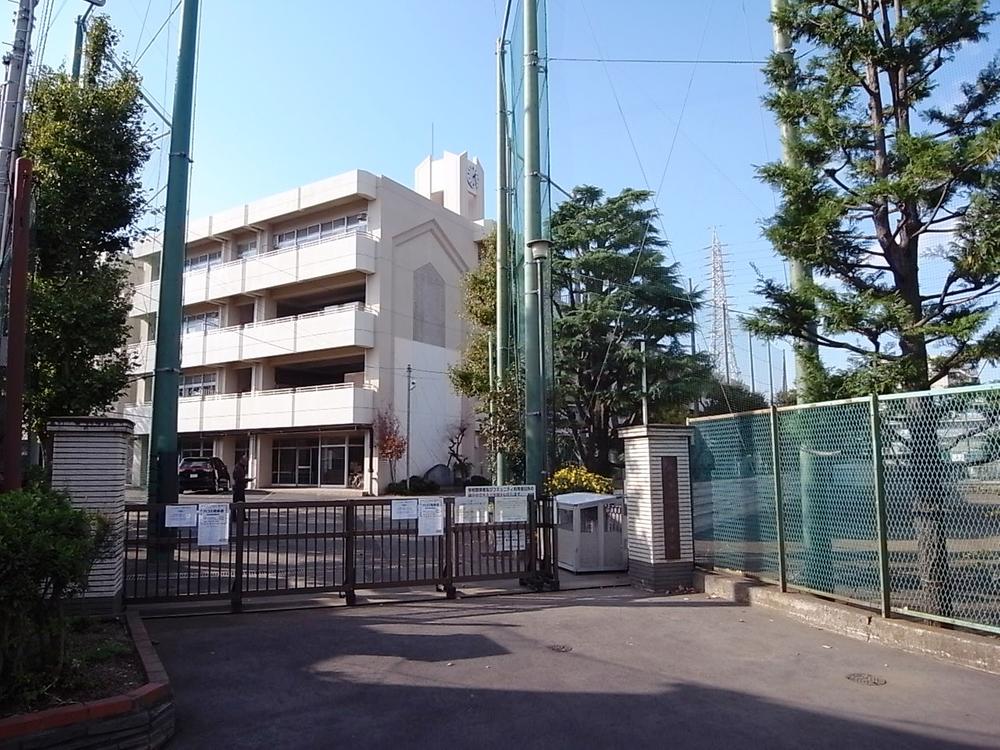 Junior high school. 260m to Yokohama Municipal Rokkakubashi junior high school