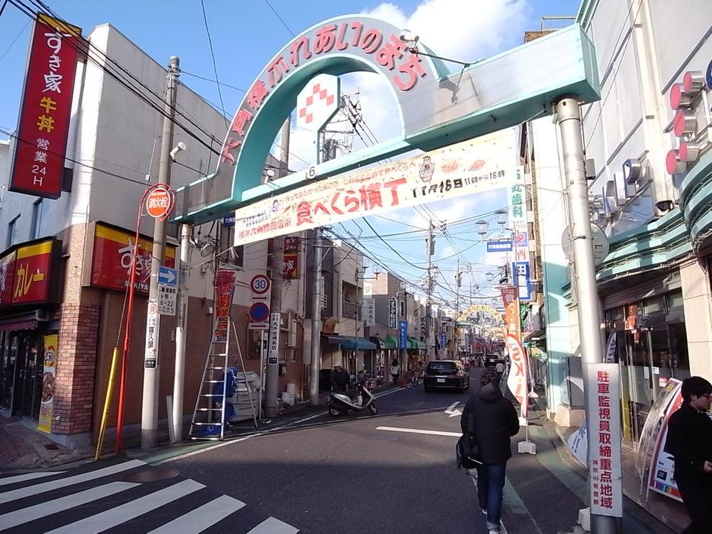 Shopping centre. Rokkakubashi 1000m until the shopping street