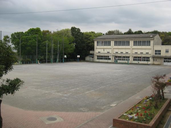 Primary school. Hazawa until elementary school 1200m