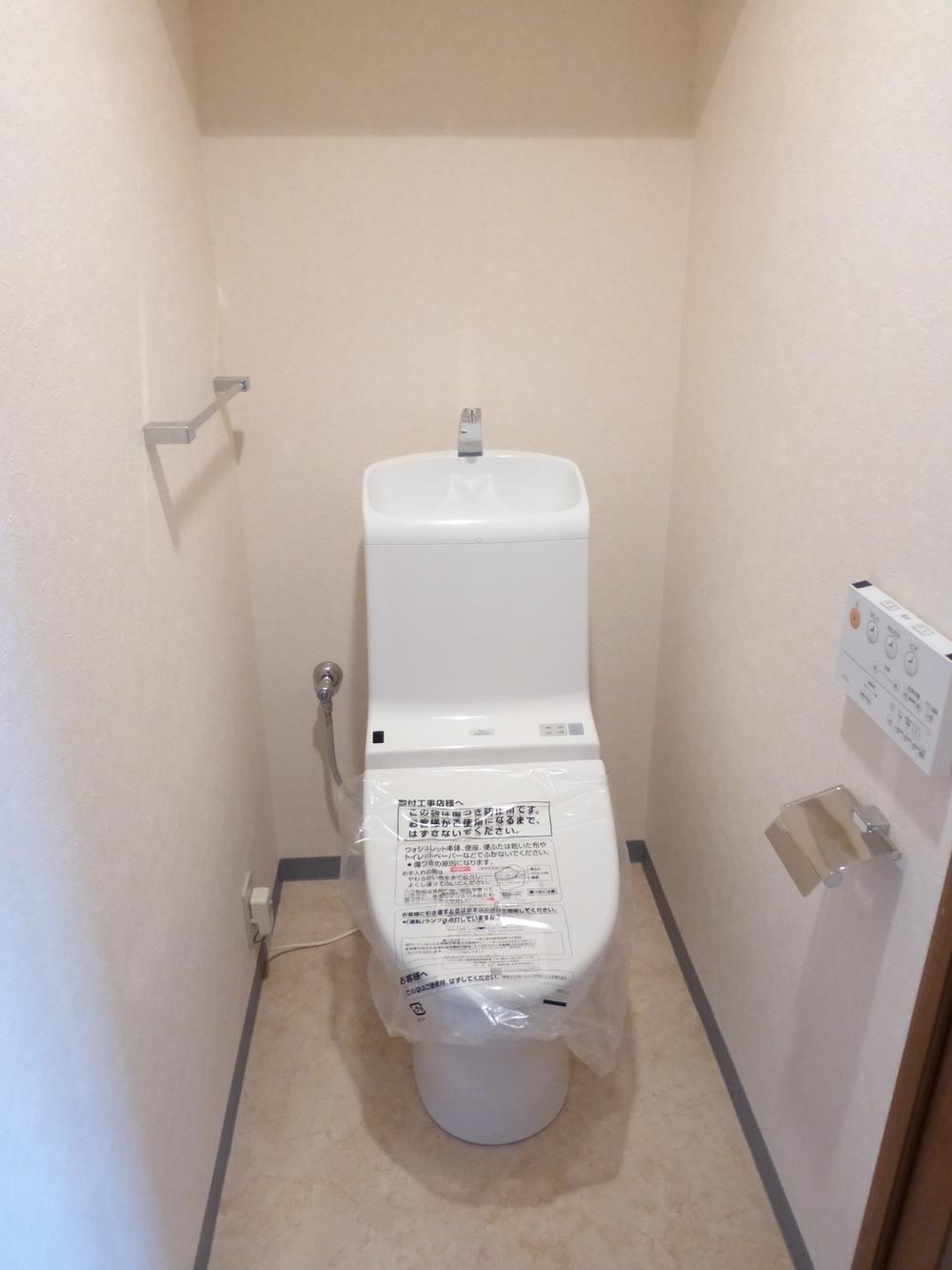 Toilet. Indoor (October 21, 2013) Shooting
