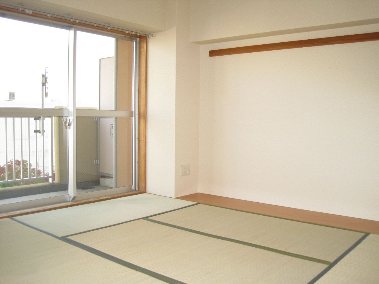 Other room space. Living next to the Japanese-style room