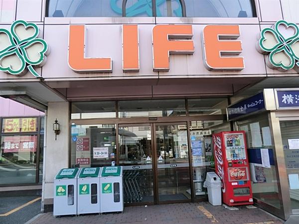 Supermarket. Until Life Corporation large shop 408m
