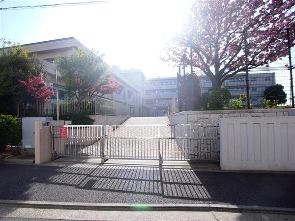 Primary school. 1102m to Aoki Elementary School