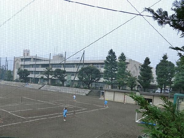 Junior high school. 2300m to Yokohama Municipal Rokkakubashi junior high school