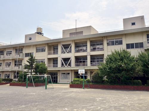Primary school. Shirahata until elementary school 640m