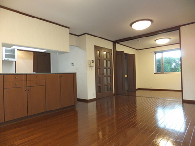 Living and room. You can use spacious opened the sliding door