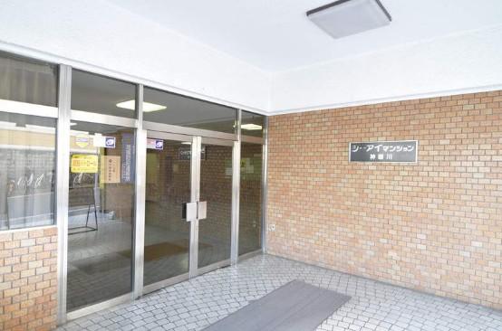 Entrance. Common areas