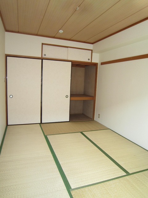 Receipt. Japanese-style room and closet