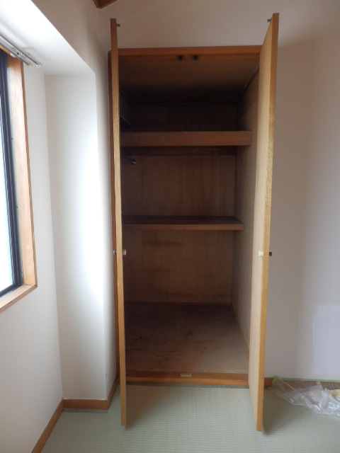 Receipt. Storage is attached to the Japanese-style room.