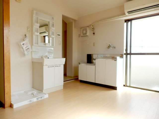 Living and room. It was reform! It is a new article.