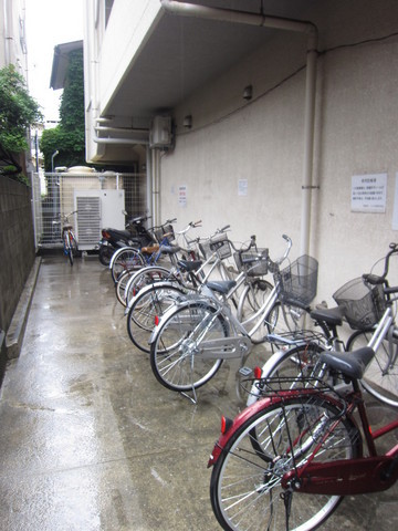 Other common areas. Bicycle equipped