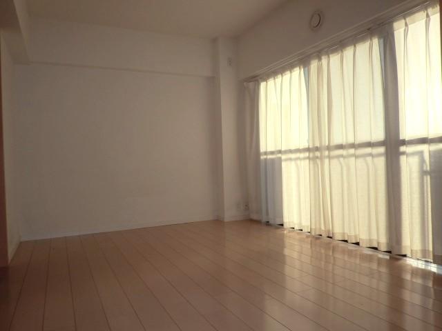 Non-living room. Balcony side Western-style (11 May 2012) shooting. All room is a 6-quires more leeway certain floor plan!