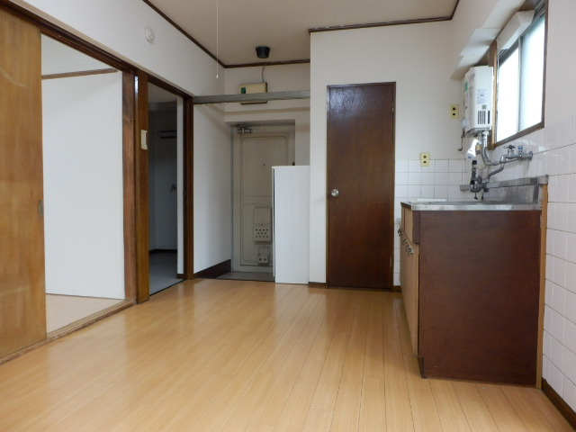 Living and room. Spacious 8 Pledge of DK