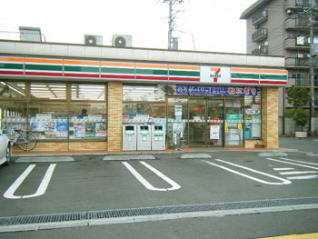 Convenience store. 10m until the Seven-Eleven Yokohama Urashima-cho store (convenience store)
