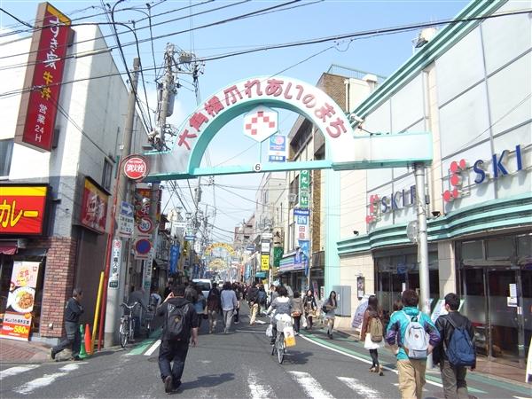 Streets around. Rokkakubashi 409m to the shopping street