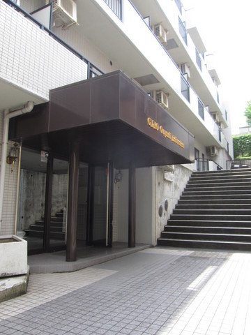 Building appearance. Entrance