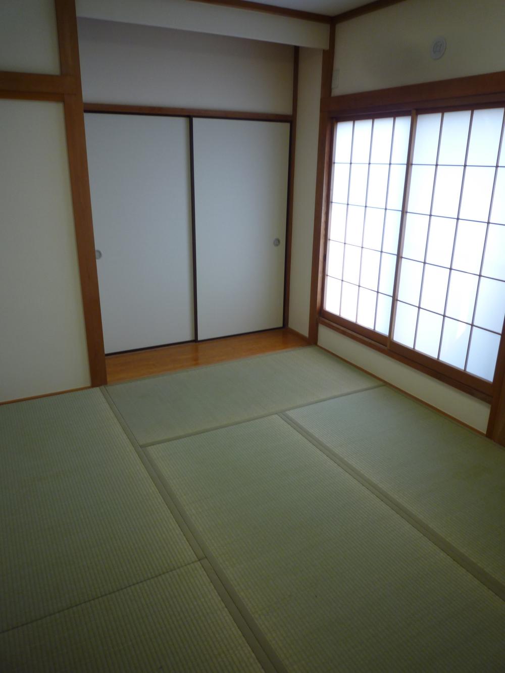 Non-living room. Tatami mat sort already