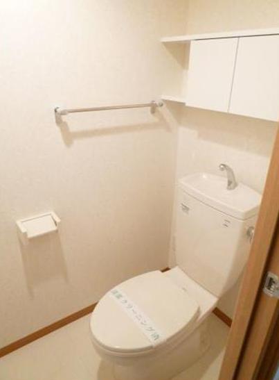 Toilet. Glad accommodated