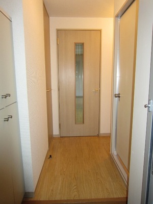 Entrance. We are using a photo of the same type in reference.