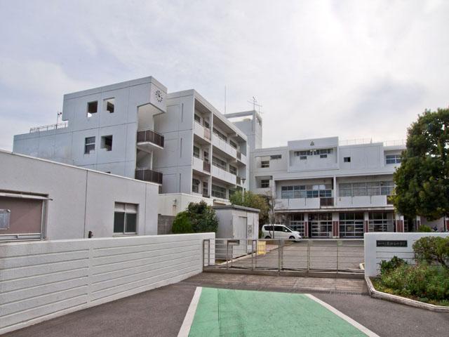 Junior high school. 480m to Yokohama Municipal Kuritaya junior high school