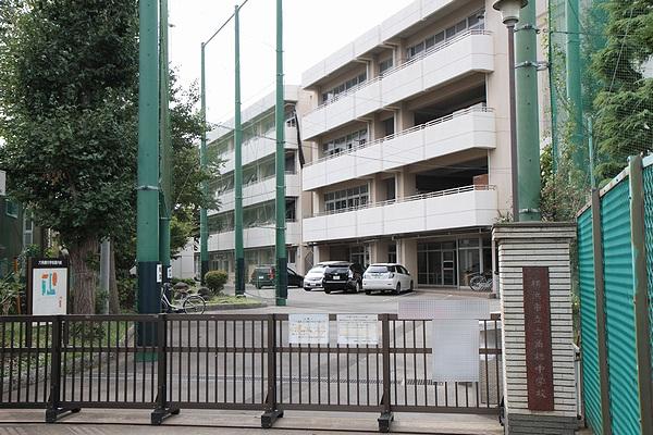 Junior high school. Yokohama Municipal Rokkakubashi until junior high school 1300m walk 16 minutes