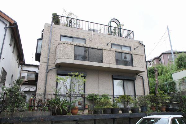 Local appearance photo. Seen from the east side. The east side is open Asahi, Sunshine will rain down. 