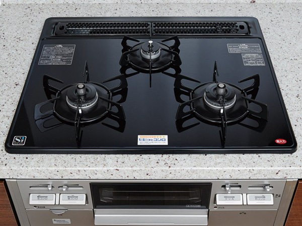 Kitchen.  [Glass top stove] Strongly to heat and shock, So quickly easily dirt fall by just one wipe, It is easy to clean.
