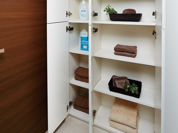 Bathing-wash room.  [Linen cabinet] To wash room, Towels storage and detergents ・ It has established a convenient linen warehouse in stock, such as shampoo.