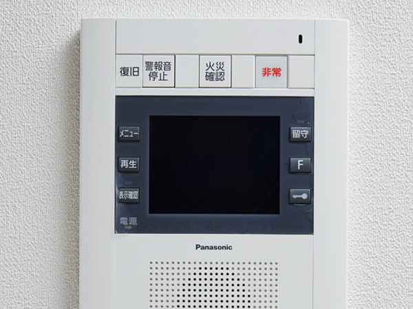 Security.  [Hands-free intercom with color monitor] You can see the visitors in a hands-free intercom with color monitor. Since the hands-free type you can talk with one switch. (Same specifications)