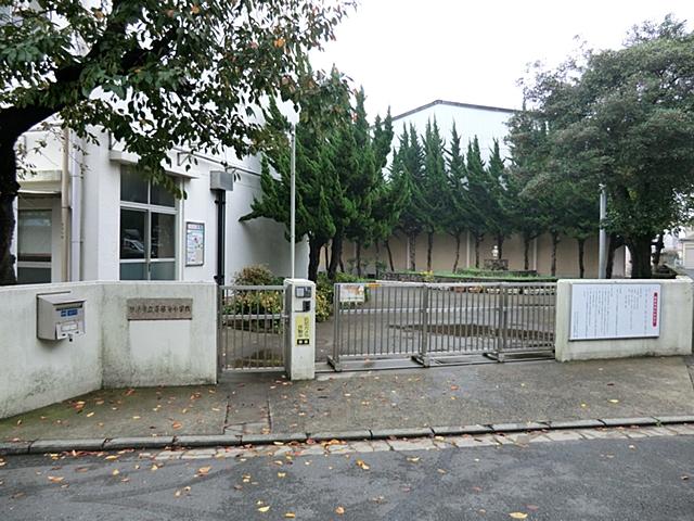 Primary school. 581m to Yokohama Municipal Saitobun Elementary School