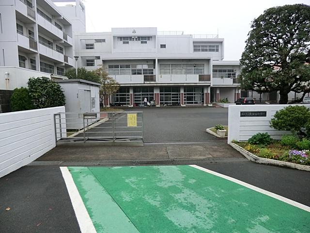 Junior high school. 737m to Yokohama Municipal Kuritaya junior high school