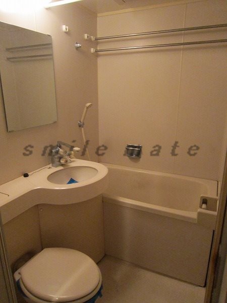 Bath. Property photo number posted on the property brokerage fees our HP if our