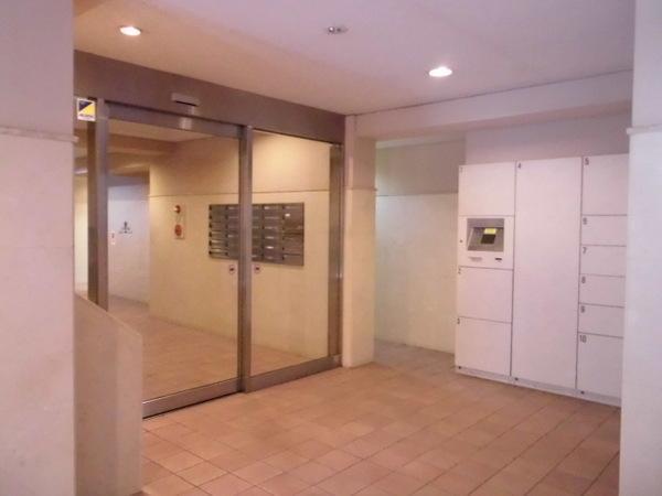 Entrance. Common areas