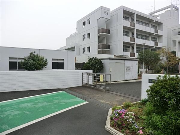 Junior high school. 473m to Yokohama Municipal Kuritaya junior high school