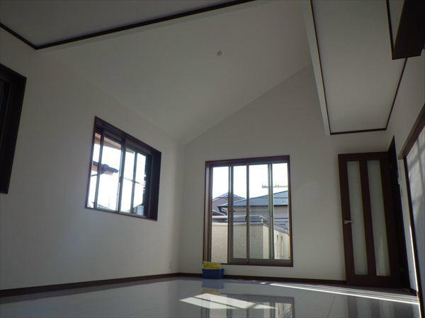 Living. Spacious living room is the gradient ceiling!