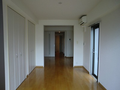 Living and room. Western-style 12 tatami mats ・ The photograph is another room