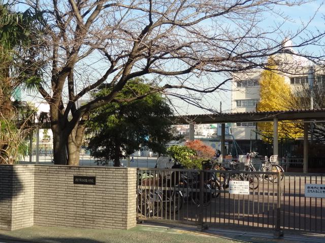 Primary school. 515m to Yokohama Municipal Shirahata Elementary School