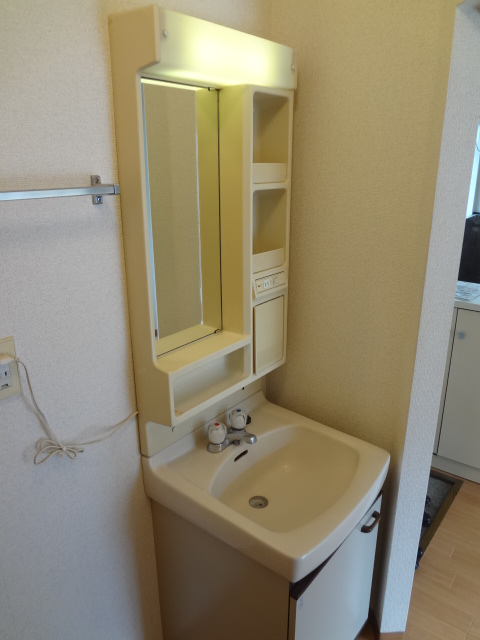 Washroom. There washbasin independent! 