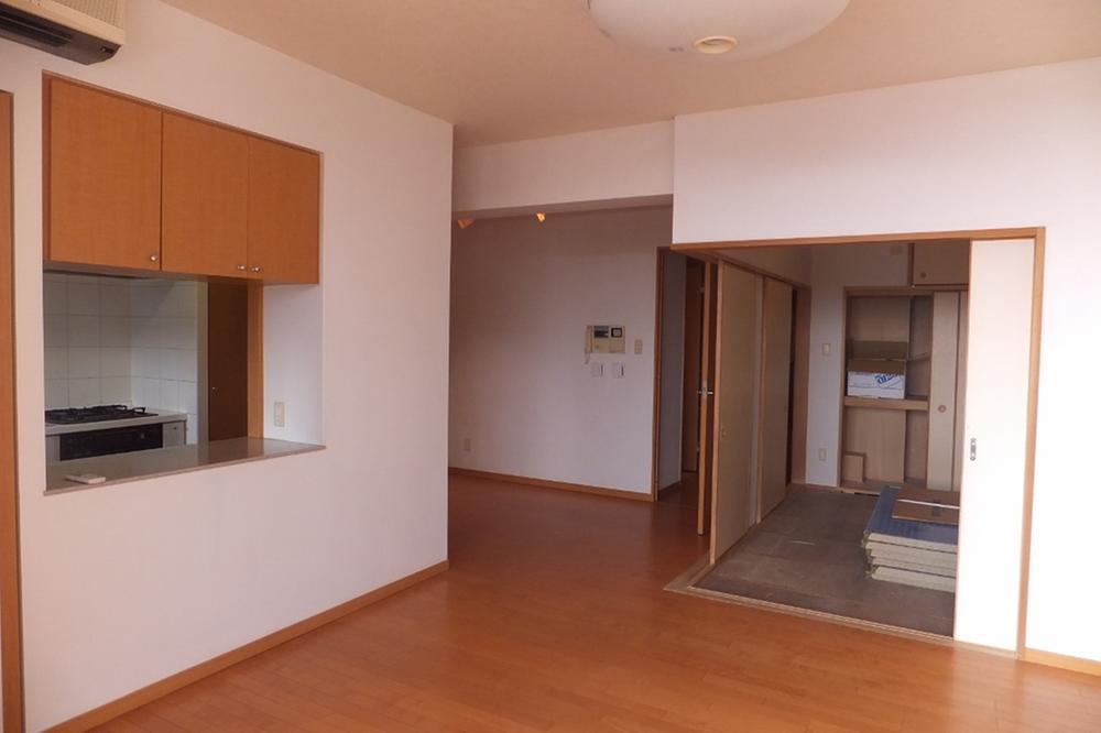 Living. You can use a wide room to open the Japanese-style room