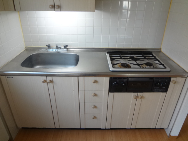 Kitchen. Gas 3-neck system Kitchen!