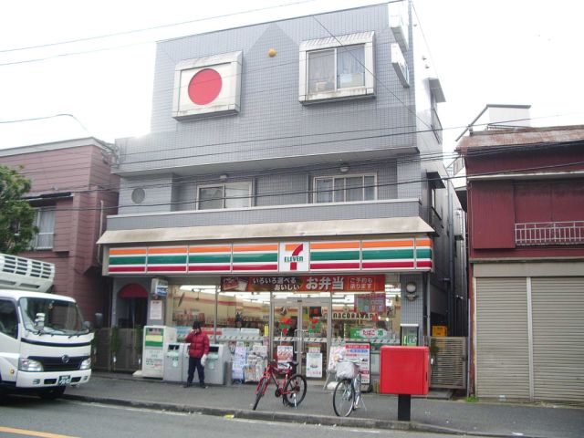 Convenience store. 690m to Seven-Eleven (convenience store)