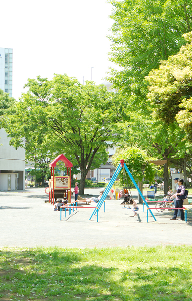 Building structure. Kanagawa park (about 140m ・ A 2-minute walk)