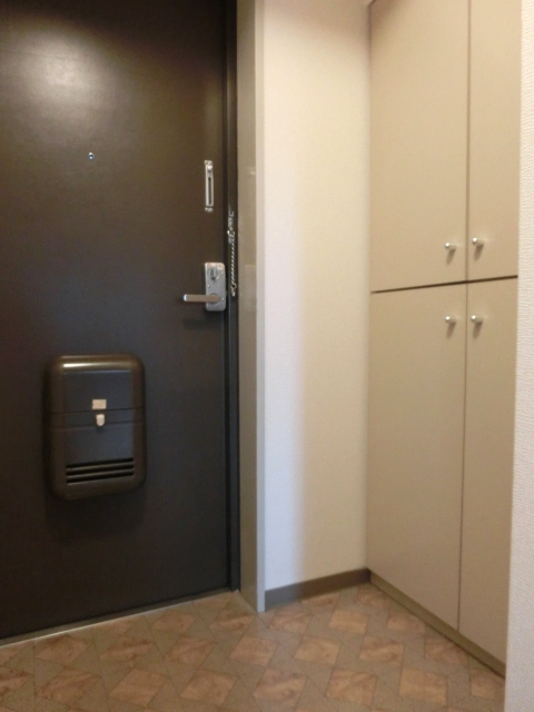 Entrance. Wide is the entrance is happy.
