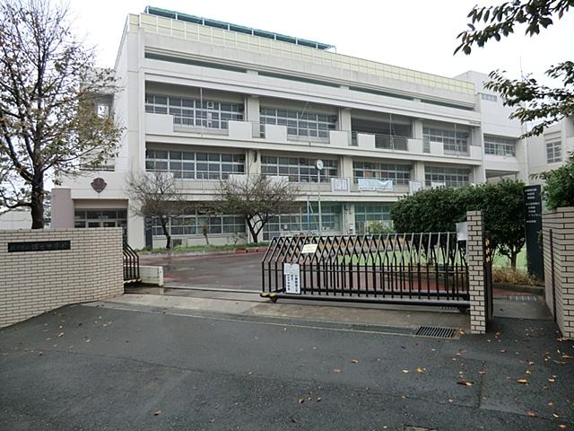 Junior high school. Until Nishikidai 370m