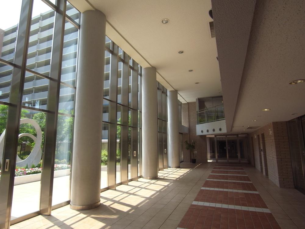 Other common areas. 2-layer blow-by of the entrance hall