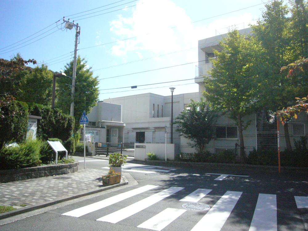 Primary school. Nishiterao second elementary school up to 100m