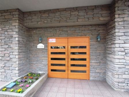 Entrance. Common areas