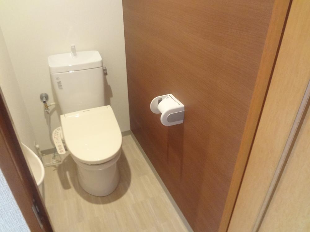Toilet. Indoor (11 May 2013) Shooting