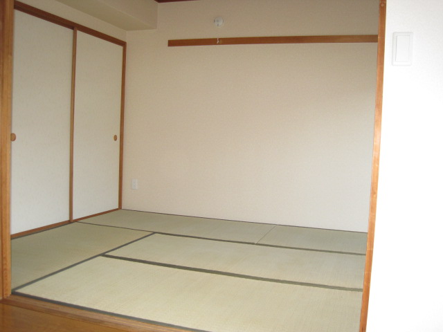 Other room space. 6-mat Japanese-style room of living next to Armoire