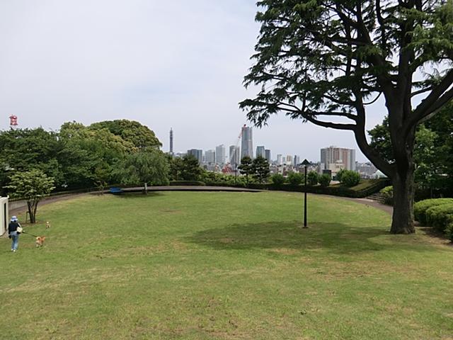 park. Asamadai Miharashi bright park drenched 2400m yang to the park. I hear the cheerful voice of children.